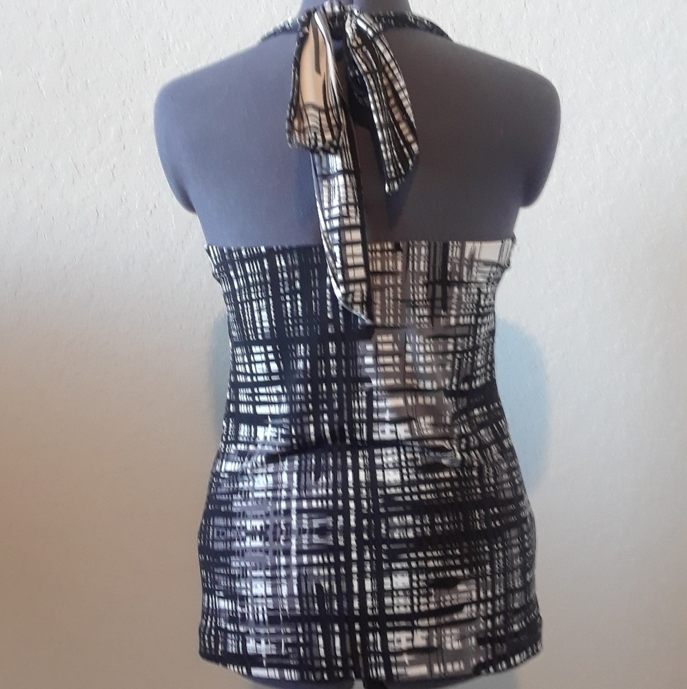 šHPšThe Limited Patterned Halterā Top - Picture 4 of 4
